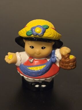 Little People Sonya Lee Farmer With Seeds In Hand / Basket